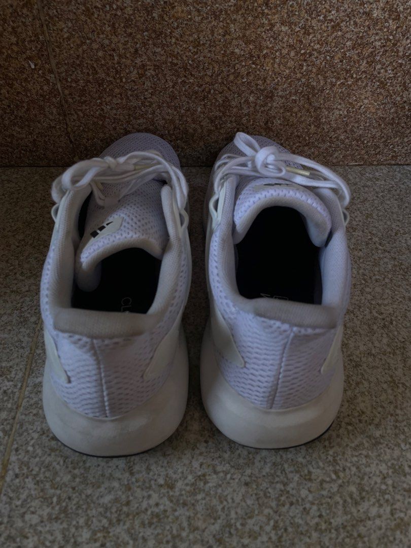 Adidas UltimaShow 2.0 White Sneakers (Category: Sneakers) located in Cebu City. Submitted by second_and_second (Listing ID 1430104032, Image 3). Description: Used Once.