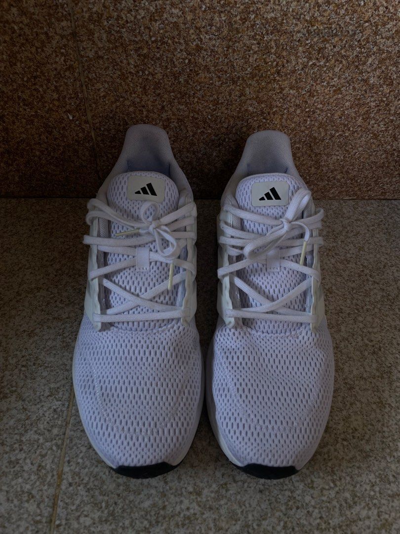 Adidas UltimaShow 2.0 White Sneakers (Category: Sneakers) located in Cebu City. Submitted by second_and_second (Listing ID 1430104032, Image 2). Description: Used Once.