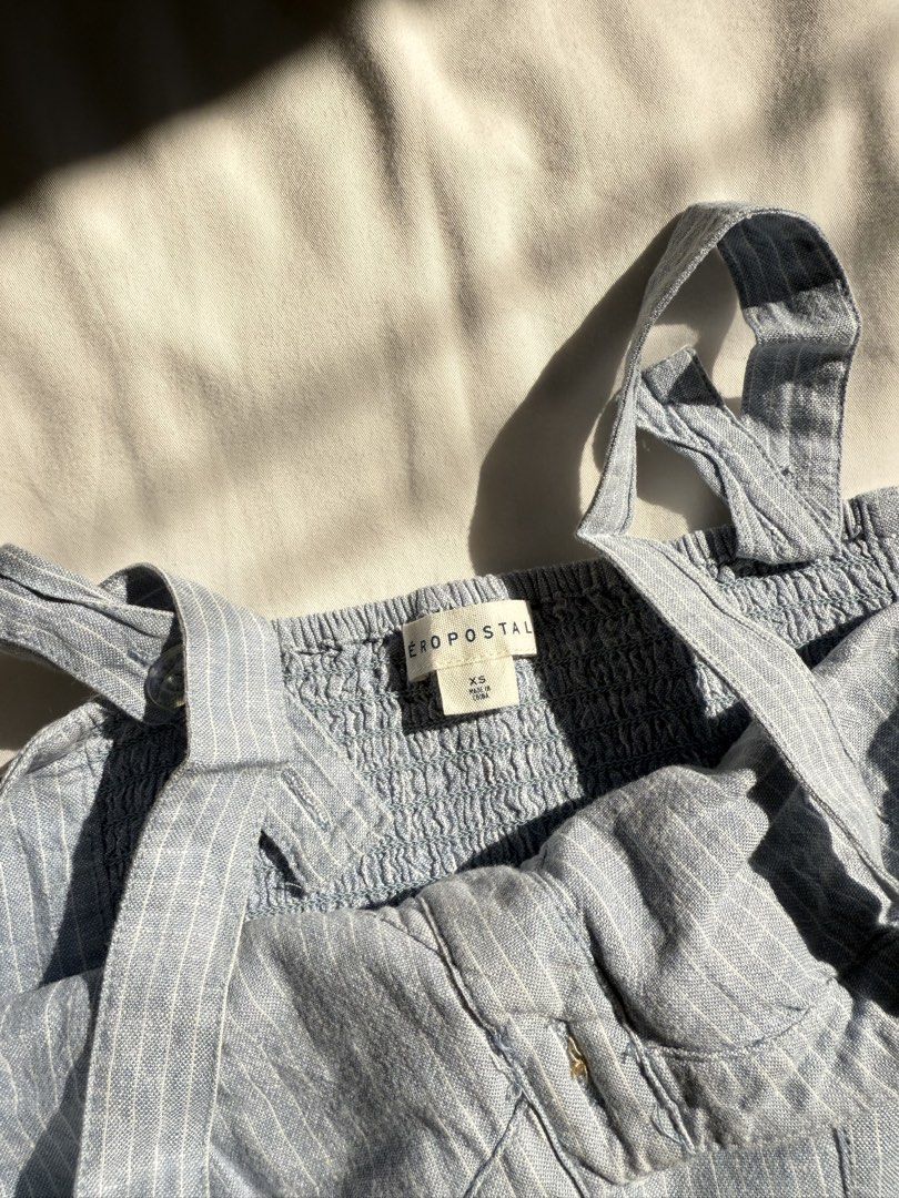 Aeropostale Striped Crop Top (XS) (Category: Shirts) located in Manila. Submitted by boxesbybelle (Listing ID 1430102841, Image 2). Description: 🐬 super cute! linen material 🐬 worn 3x only.