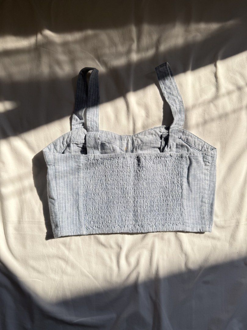 Aeropostale Striped Crop Top (XS) (Category: Shirts) located in Manila. Submitted by boxesbybelle (Listing ID 1430102841, Image 3). Description: 🐬 super cute! linen material 🐬 worn 3x only.