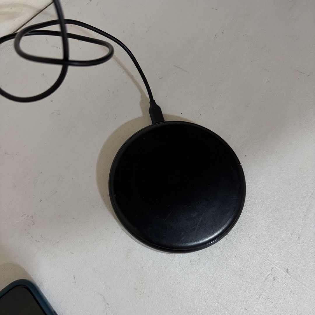 Anker Qi Wireless Charger (Pad) (Category: Chargers & Cables) located in Pasig City. Submitted by bncln (Listing ID 1430064777, Image 2). Description: - Selling with USB-A to micro USB cable, without any box - Soft rubber surface has been removed as it has disintegrated over time - Reason for selling: unused for a long time.