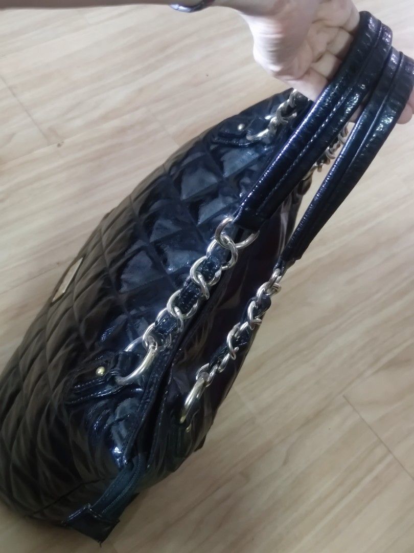 Anne Klein Black Quilted Shoulder Bag (Category: Luxury Bags & Wallets) located in Dagupan City. Submitted by jhazrightshop (Listing ID 1430104796, Image 3). Description: 📌 Items are 𝗕𝗥𝗔𝗡𝗗𝗘𝗗|𝗣𝗥𝗘𝗟𝗢𝗩𝗘𝗗, Please manage your expectations...😚🙏💗 ✅ Korea source HAPPY Shopping!! 😍😍 💰💰 BDO / Gcash 🚛🚛 JnT courier / Sho Pee Express.