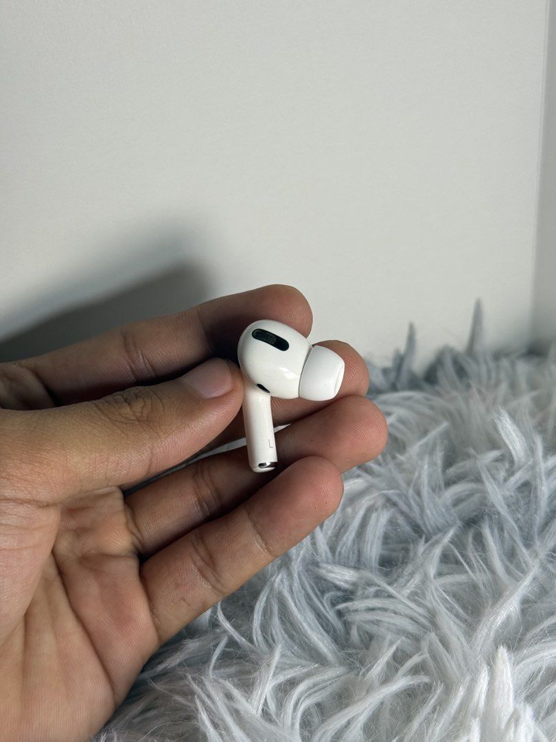 Apple AirPods Pro (Category: Earphones) located in Muntinlupa City. Submitted by mighty.jefferd (Listing ID 1430096022, Image 3). Description: ORIGINAL SPARE AIRPODS GOOD FOR LOST OR DAMAGE AIRPODS AIRPODS PRO 1 AIRPODS PRO 2 AIRPODS PRO 3 AIRPODS GEN 3 AIRPODS GEN 4 PM FOR MORE INFO STARTING PRICE @2500 per peice..