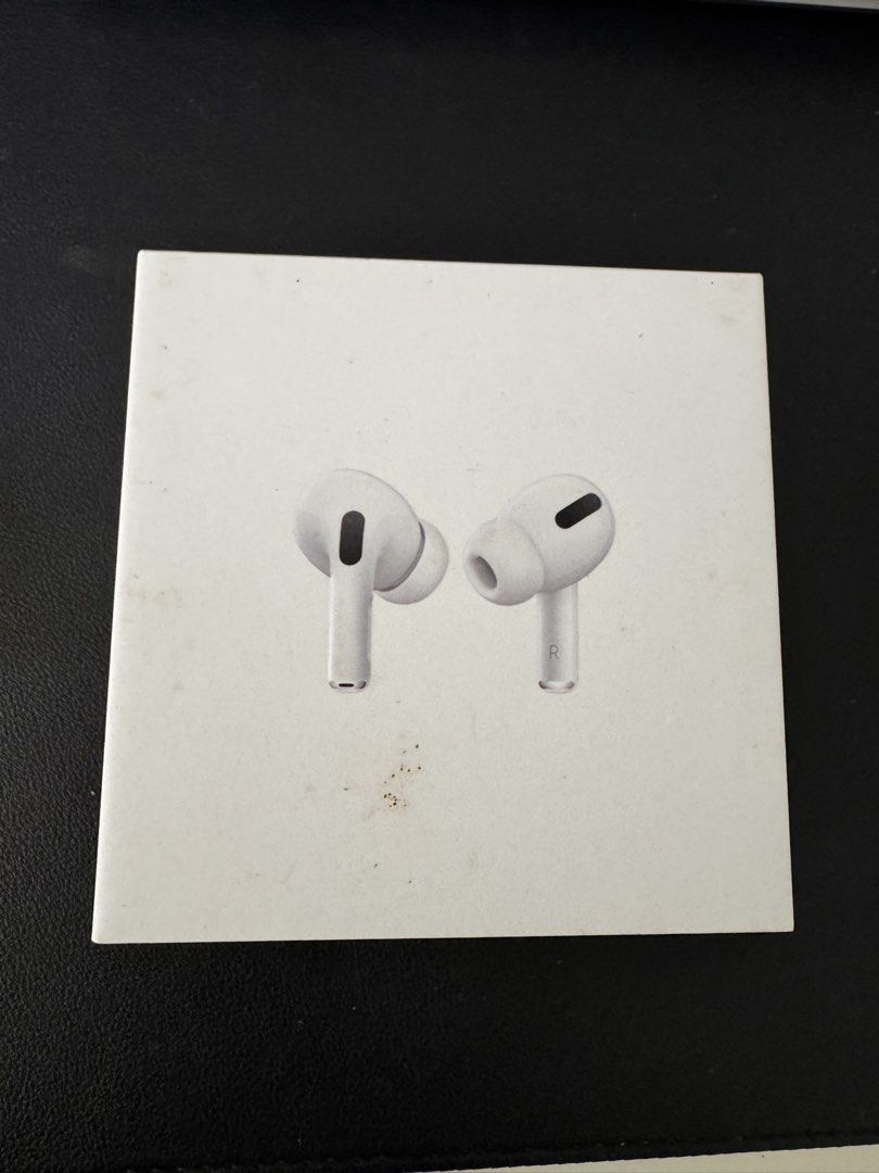 Apple AirPods Pro 1 with Wireless Charging Case