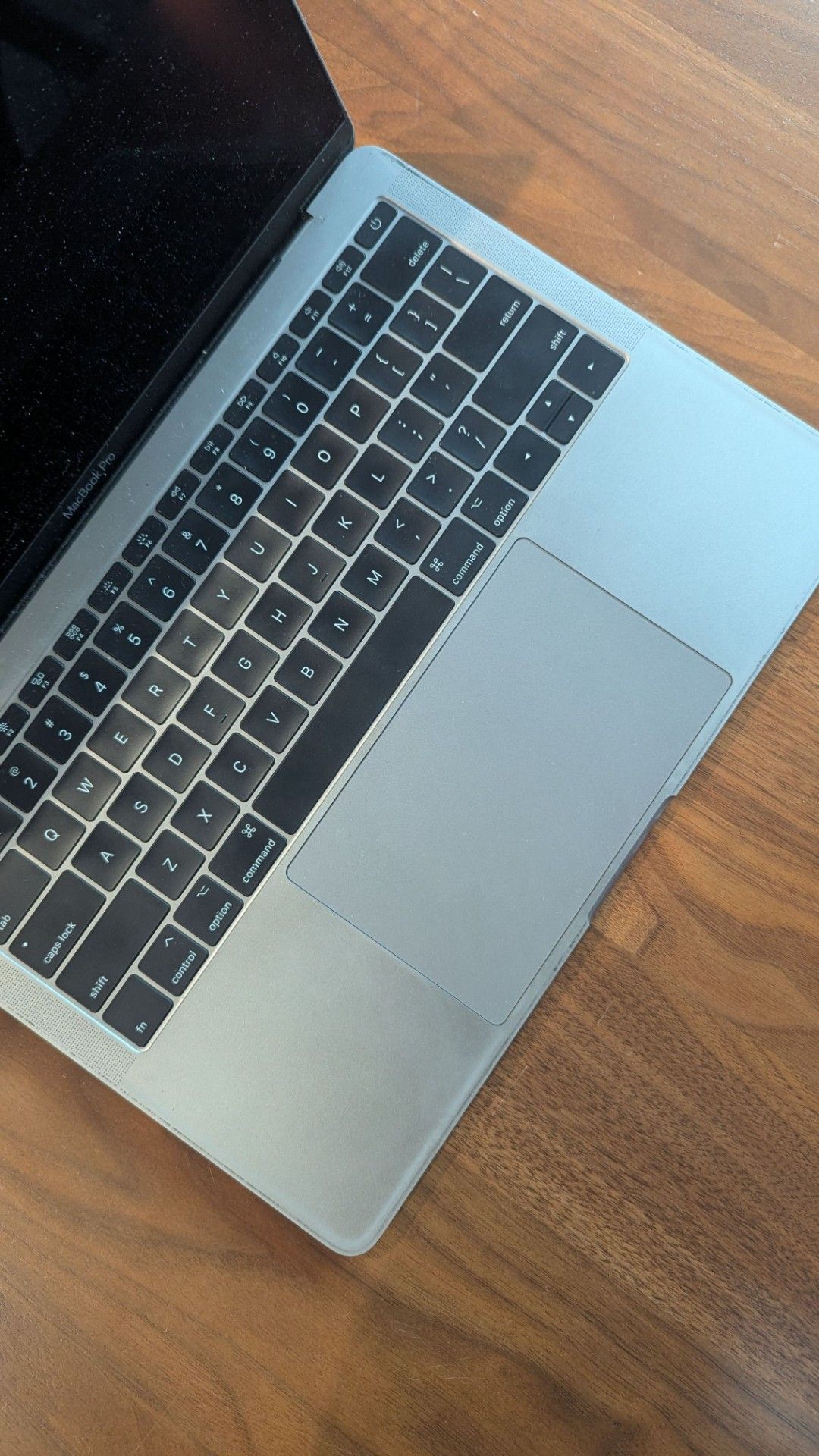 Apple MacBook Pro 13-inch (2017)420616977924771842