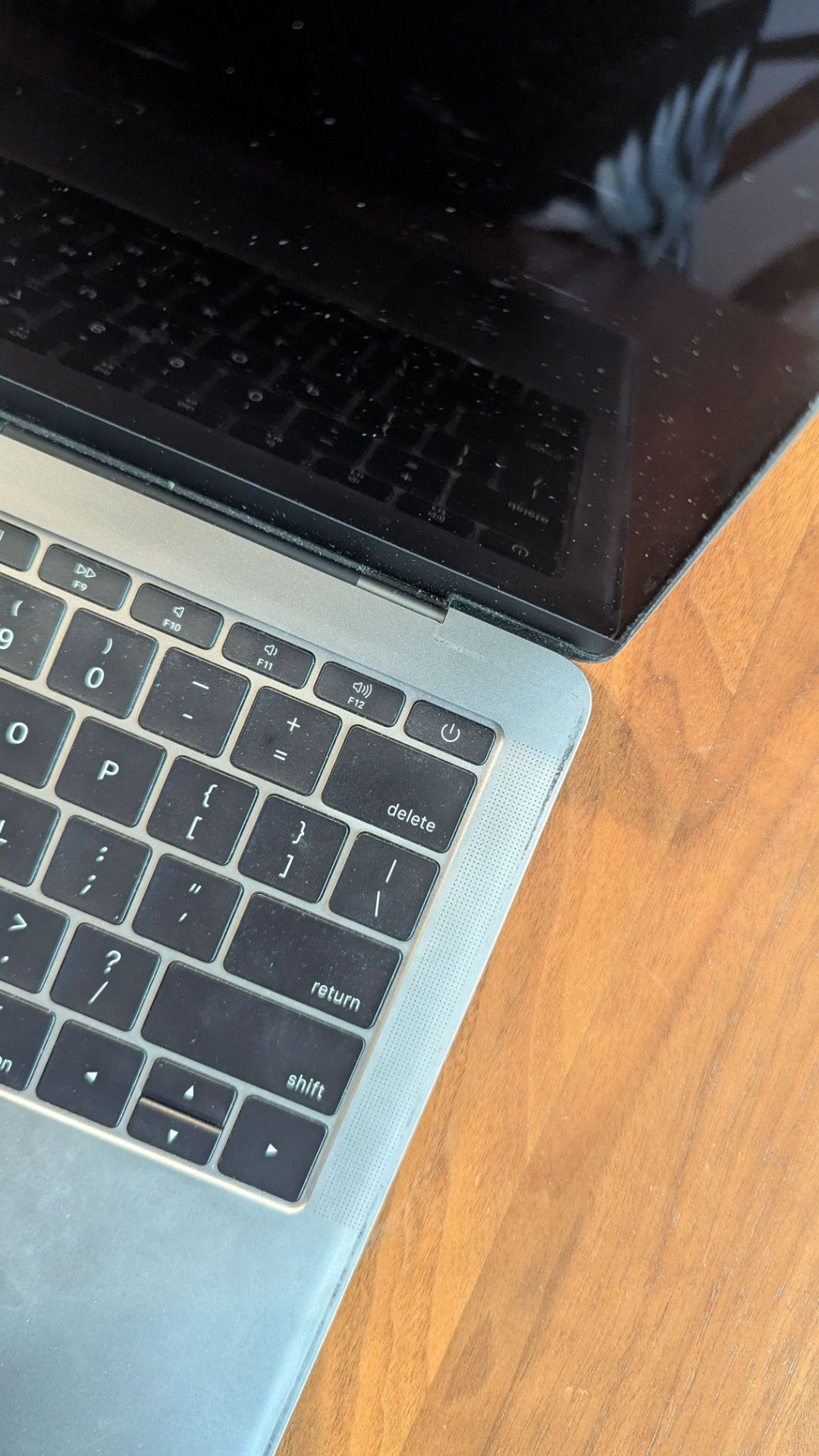 Apple MacBook Pro 13-inch (2017)420616977924771844