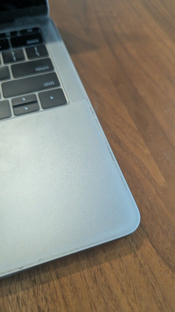 Apple MacBook Pro 13-inch (2017)420616977924771843