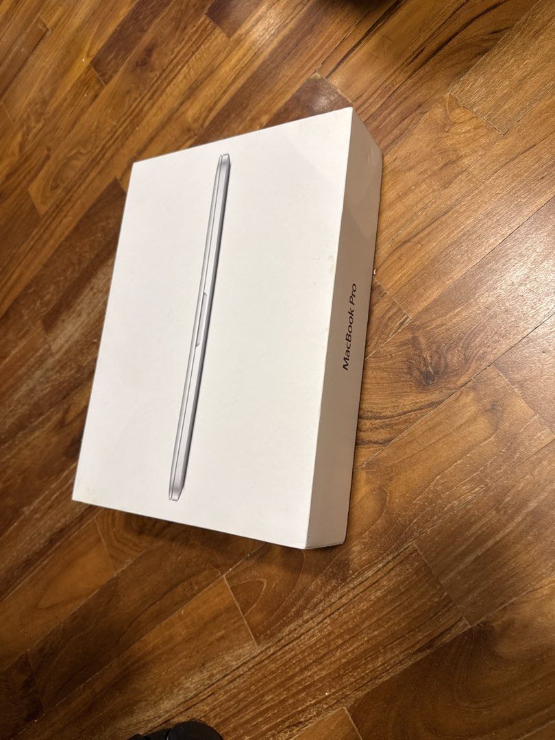 Apple MacBook Pro - Box only420614544043560960
