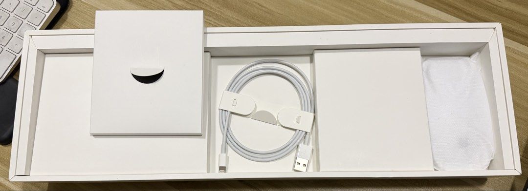 Apple wireless Keyboard with Numeric Keypad and wireless mouse - White445936296789299201