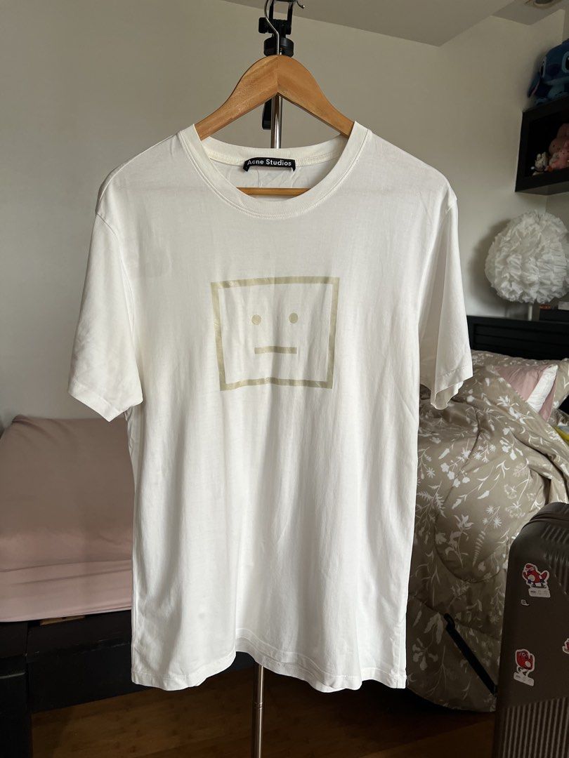 (Authentic) Acne Studios Face T-shirt (Category: Luxury Apparel) located in Cavite. Submitted by kumbin (Listing ID 1430211733, Image 3). Description: Acne Studios Shirt (100% legit) Bought from Good Goods/Boss Idol so we can guarantee the authenticity Dimensions: 19.5 by 28.5 (M on tag) Issue: None Condition: 9.5/10 great +sf Shipping via J&T.