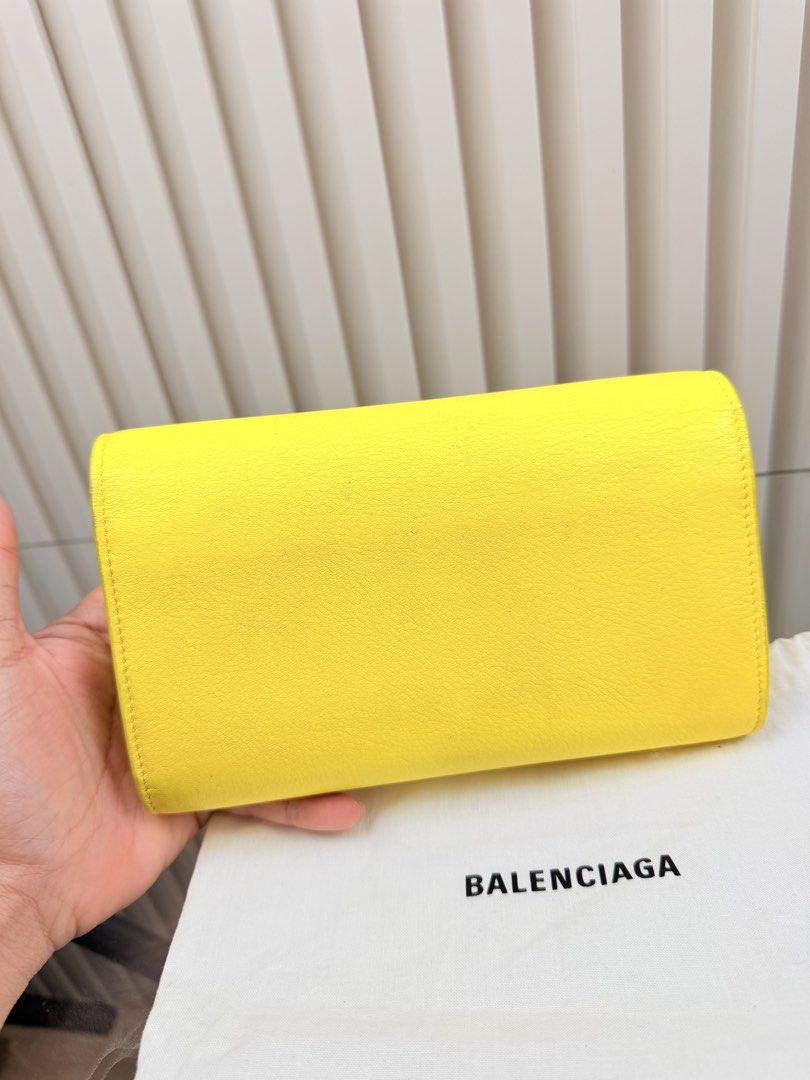 AUTHENTIC Balenciaga Envelope Wallet (Category: Luxury Bags & Wallets) located in Pasig City. Submitted by trendapparelph (Listing ID 1430116487, Image 2). Description: Authentic .