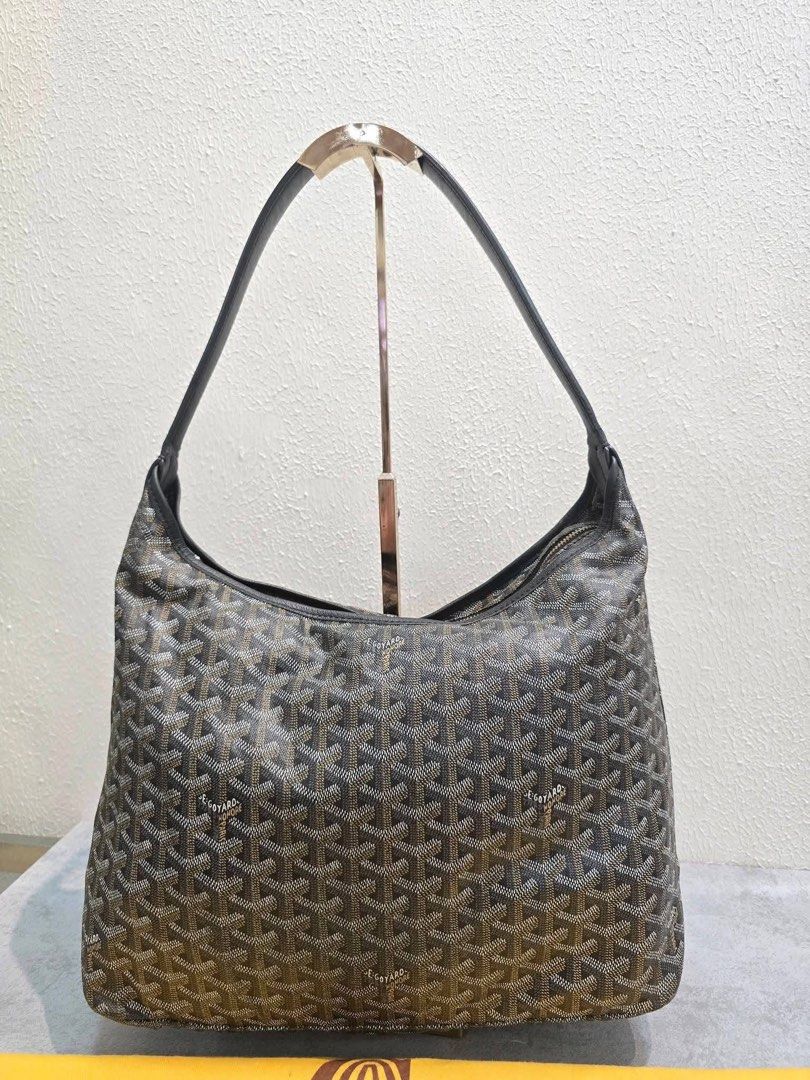 Authentic G0¥ard Boheme Hobo Bag Pm (Category: Luxury Bags & Wallets) located in Quezon City. Submitted by jhaediah (Listing ID 1365477793, Image 2). Description: - Authentic💯4/4 - G0¥ard Boheme Hobo Bag Pm - Small to Medium size - With original dustbag ✅ - 📌Missing pouch 👝 .