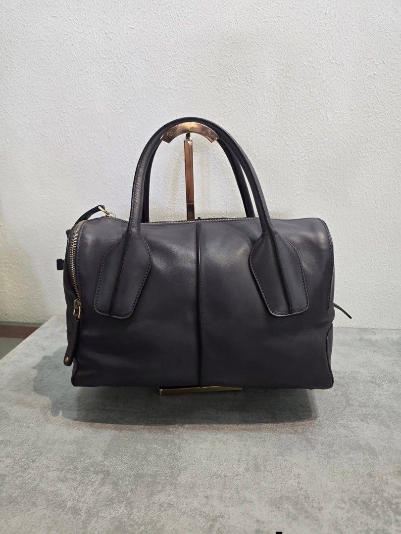Authentic T0ds D-Styling Bauletto (Category: Luxury Bags & Wallets) located in Quezon City. Submitted by jhaediah (Listing ID 1372016290, Image 1). Description: - Authentic💯4/4 - T0ds D-Styling Bauletto - Meidum size - Size: 35cm .