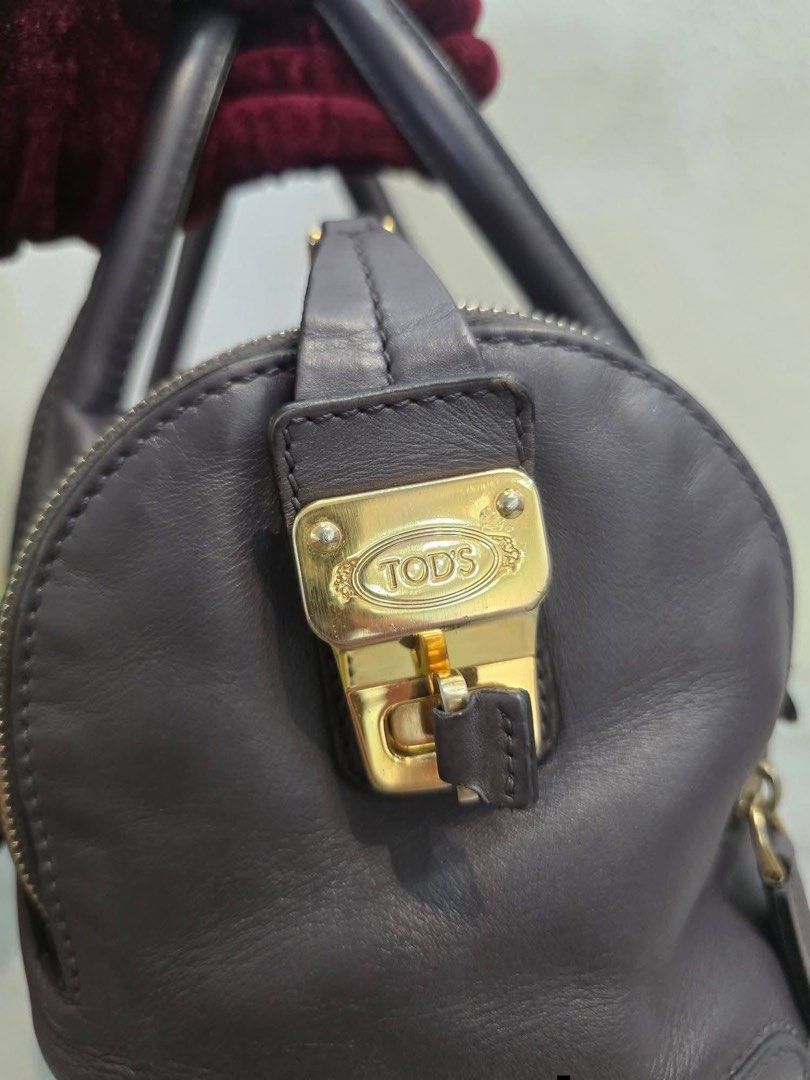 Authentic T0ds D-Styling Bauletto (Category: Luxury Bags & Wallets) located in Quezon City. Submitted by jhaediah (Listing ID 1372016290, Image 3). Description: - Authentic💯4/4 - T0ds D-Styling Bauletto - Meidum size - Size: 35cm .