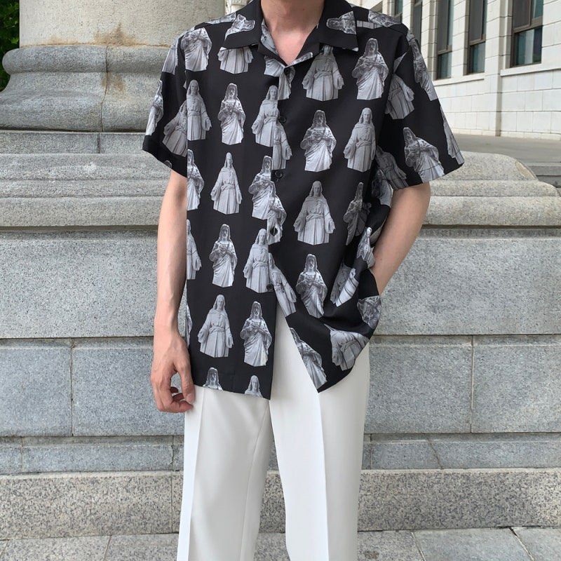 BEE Statue Print Short Sleeve Shirt (Category: Tshirts & Polo Shirts ) located in San Fernando. Submitted by bizarrethrifting (Listing ID 1430054771, Image 1). Description: .