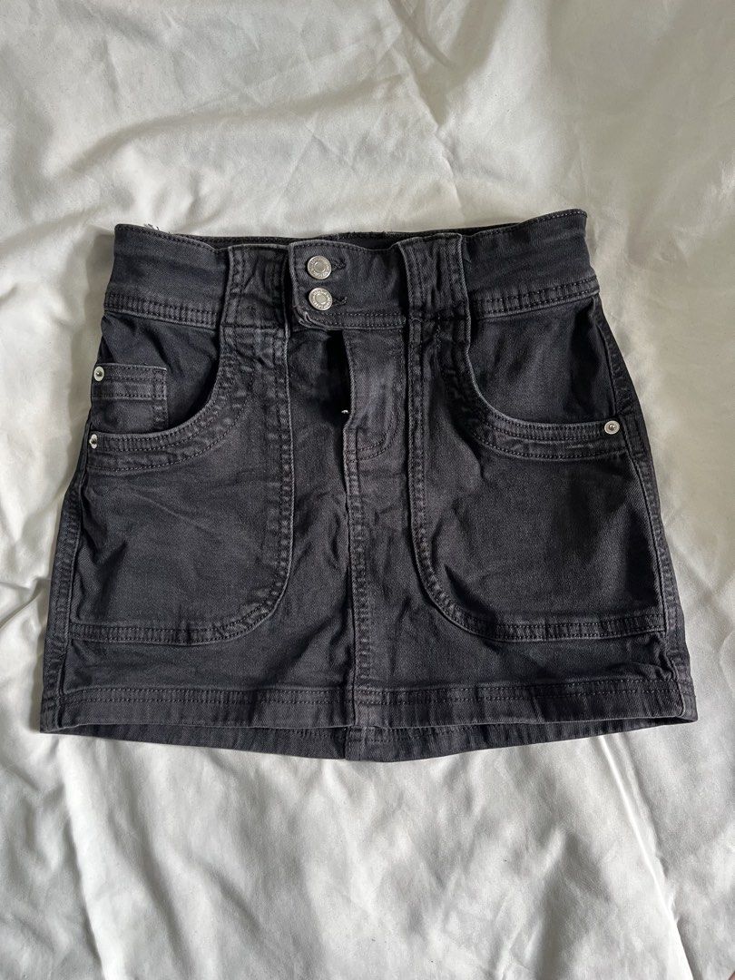 Bershka Denim Skirt (Category: Skirts) located in Quezon City. Submitted by dawn_iii (Listing ID 1430061640, Image 1). Description: • Waist - 22-23inch • No Inner • Used one time only • good for petite girlies❤️ • no issues .