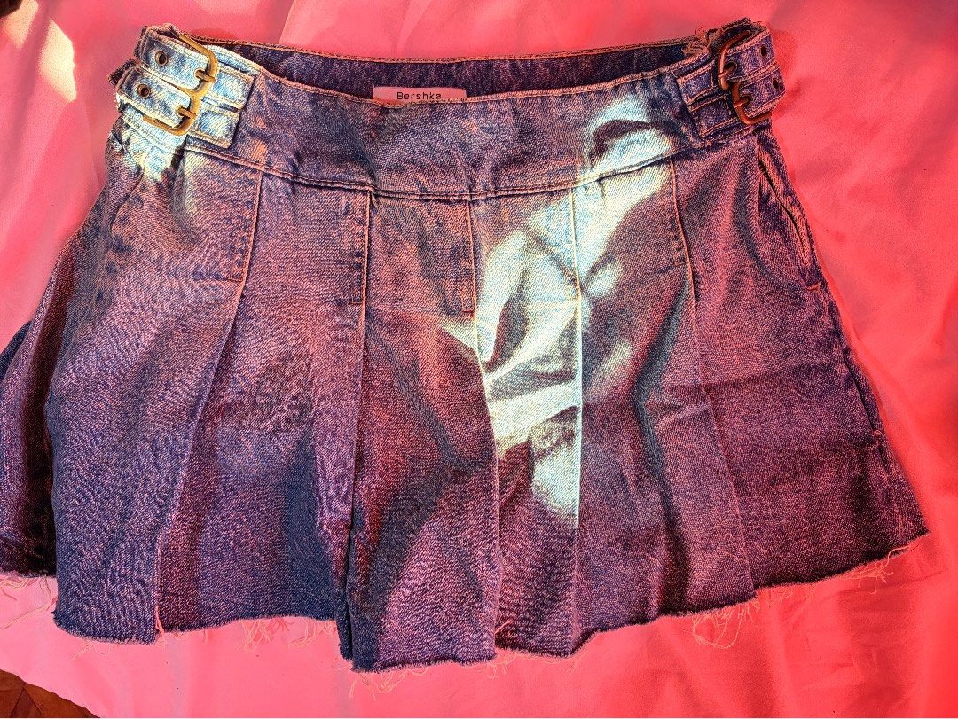 Bershka Pleated Denim Skirt (Category: Skirts) located in Marikina City. Submitted by stitchmoodstudio (Listing ID 1430110239, Image 1). Description: Bnwot 29-30in .