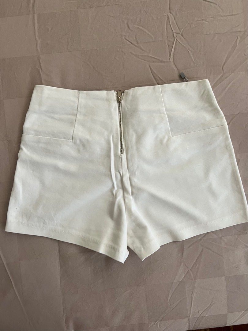 Bershka White Shorts (Category: Shorts) located in Paranaque City. Submitted by arkingls (Listing ID 1430081175, Image 2). Description: Bershka White Shorts Best fit XS - M Used once.