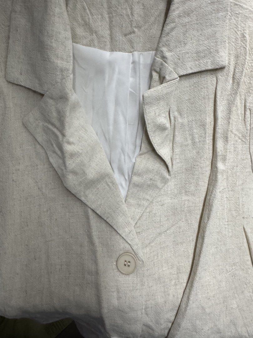 BKK Beige Short Sleeve Blazer (Category: Coats, Jackets and Outerwear) located in Cebu City. Submitted by jsnf1234 (Listing ID 1430154634, Image 2). Description: .