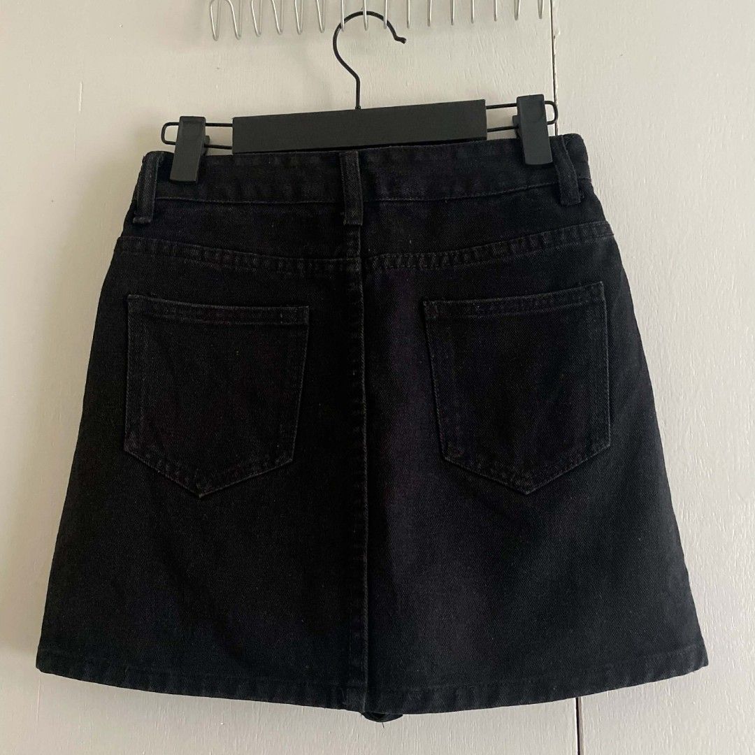 Black A line Cleancut Denim Skirt (Category: Skirts) located in Manila. Submitted by cznclae (Listing ID 1430115482, Image 2). Description: best fit for size 23-24, fitted to 24 Length: 14 with inner shorts ❔issue: sf mm 60 & luzon 98 pesos if not rush via jnt 🗓️ check bio for next shipment sched PLEASE READ! ❗️PAYMENT FIRST via g/cash or Pabili service 🛒how to buy? make an offer, then send details for SF quotation feel free to ask q's. bump yo
