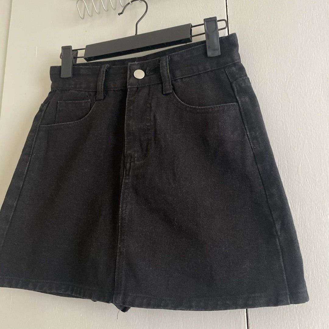 Black A line Cleancut Denim Skirt (Category: Skirts) located in Manila. Submitted by cznclae (Listing ID 1430115482, Image 3). Description: best fit for size 23-24, fitted to 24 Length: 14 with inner shorts ❔issue: sf mm 60 & luzon 98 pesos if not rush via jnt 🗓️ check bio for next shipment sched PLEASE READ! ❗️PAYMENT FIRST via g/cash or Pabili service 🛒how to buy? make an offer, then send details for SF quotation feel free to ask q's. bump yo