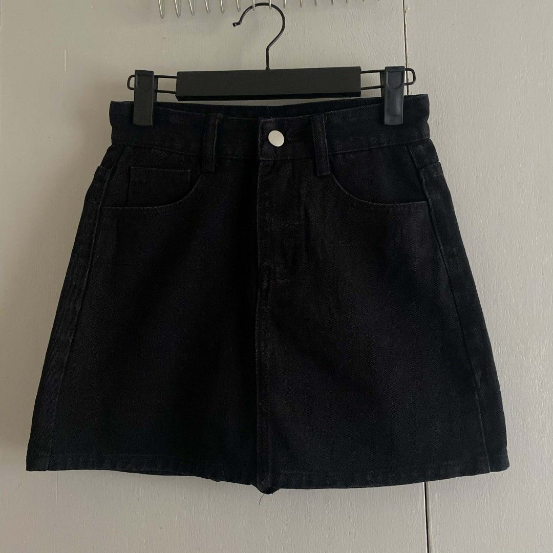 Black A line Cleancut Denim Skirt (Category: Skirts) located in Manila. Submitted by cznclae (Listing ID 1430115482, Image 1). Description: best fit for size 23-24, fitted to 24 Length: 14 with inner shorts ❔issue: sf mm 60 & luzon 98 pesos if not rush via jnt 🗓️ check bio for next shipment sched PLEASE READ! ❗️PAYMENT FIRST via g/cash or Pabili service 🛒how to buy? make an offer, then send details for SF quotation feel free to ask q's. bump yo
