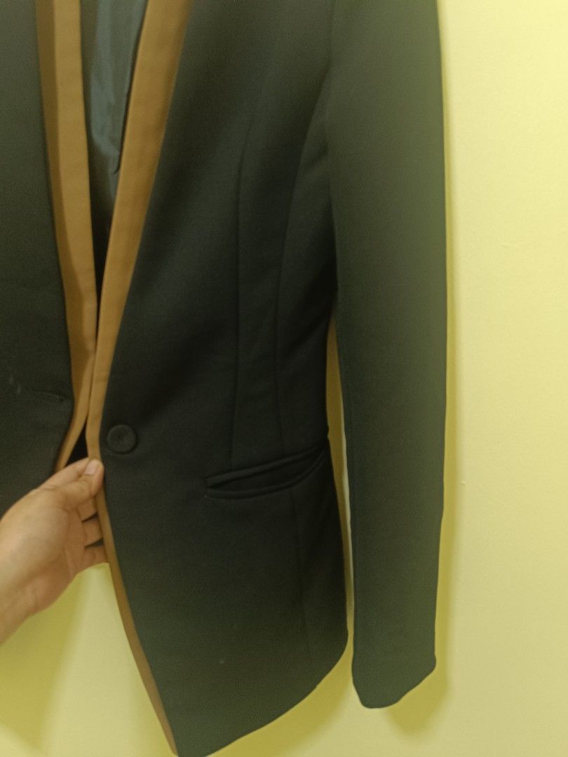Black Blazer with Brown Trim (Category: Coats, Jackets and Outerwear) located in Trece Martires City. Submitted by declutterbyedi (Listing ID 1430038091, Image 2). Description: Stylish black blazer with a contrasting brown trim. Features a single-button closure and a classic lapel design. It has two front pockets and a full lining. Perfect for adding a touch of sophistication to any outfit..