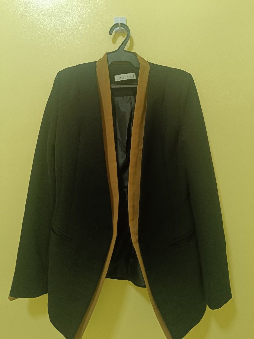 Black Blazer with Brown Trim (Category: Coats, Jackets and Outerwear) located in Trece Martires City. Submitted by declutterbyedi (Listing ID 1430038091, Image 1). Description: Stylish black blazer with a contrasting brown trim. Features a single-button closure and a classic lapel design. It has two front pockets and a full lining. Perfect for adding a touch of sophistication to any outfit..