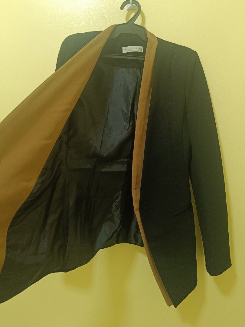 Black Blazer with Brown Trim (Category: Coats, Jackets and Outerwear) located in Trece Martires City. Submitted by declutterbyedi (Listing ID 1430038091, Image 3). Description: Stylish black blazer with a contrasting brown trim. Features a single-button closure and a classic lapel design. It has two front pockets and a full lining. Perfect for adding a touch of sophistication to any outfit..