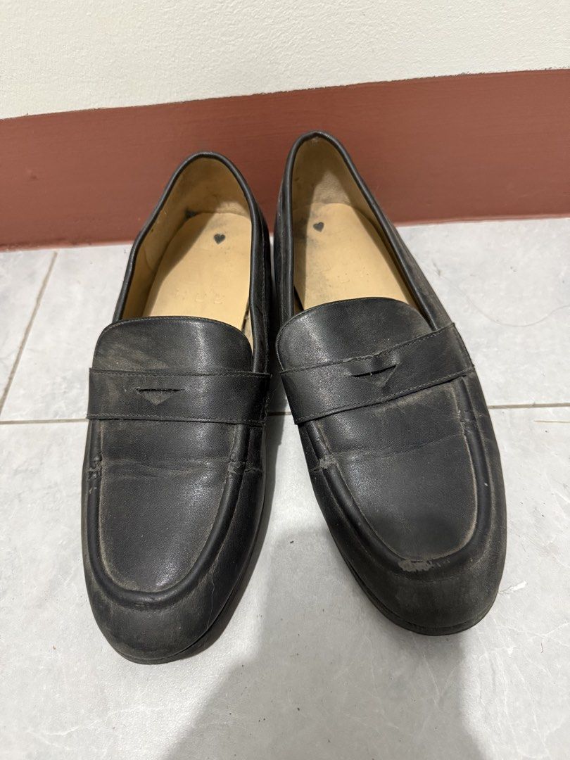 Black Leather Loafers/Shoes (Category: Loafers) located in Manila. Submitted by zqrish (Listing ID 1430168859, Image 1). Description: 📍Sampaloc, Manila (Meet-up/Delivery) -Needs cleaning/washing only -Stored for a long time, no longer used -No return, exchange, or refund ❌ -No COD / COP transaction ❌ -50% down payment required for reservation (non-refundable) ✅ -Please check the photos for the item’s condition ❗️Price is negotiable.