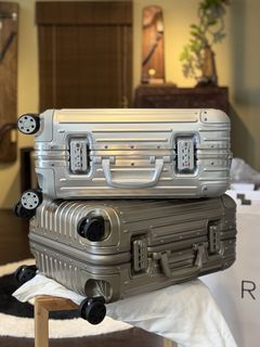 20-22 inch carry on Collection item 3