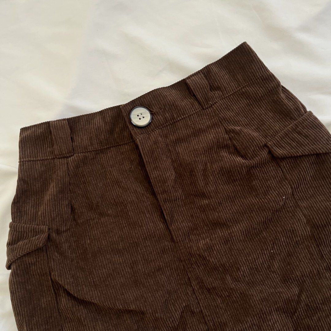 Brown Corduroy Mini Skirt (Category: Skirts) located in Pasig City. Submitted by tiffanieann (Listing ID 1430037765, Image 2). Description: .