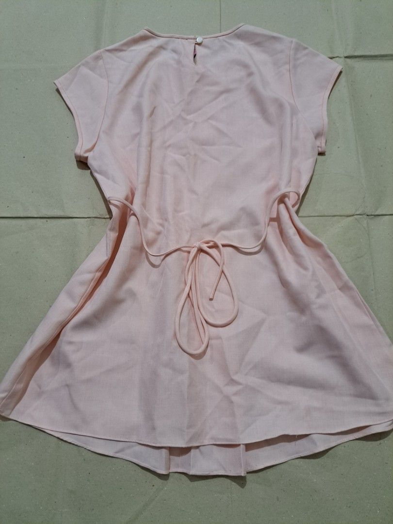 Buntis Maternity blouse light pink with ribbon (Category: Maternity wear) located in Caloocan City. Submitted by mama_mia20 (Listing ID 1430200781, Image 2). Description: message me for more information no bogus buyers pls ty.