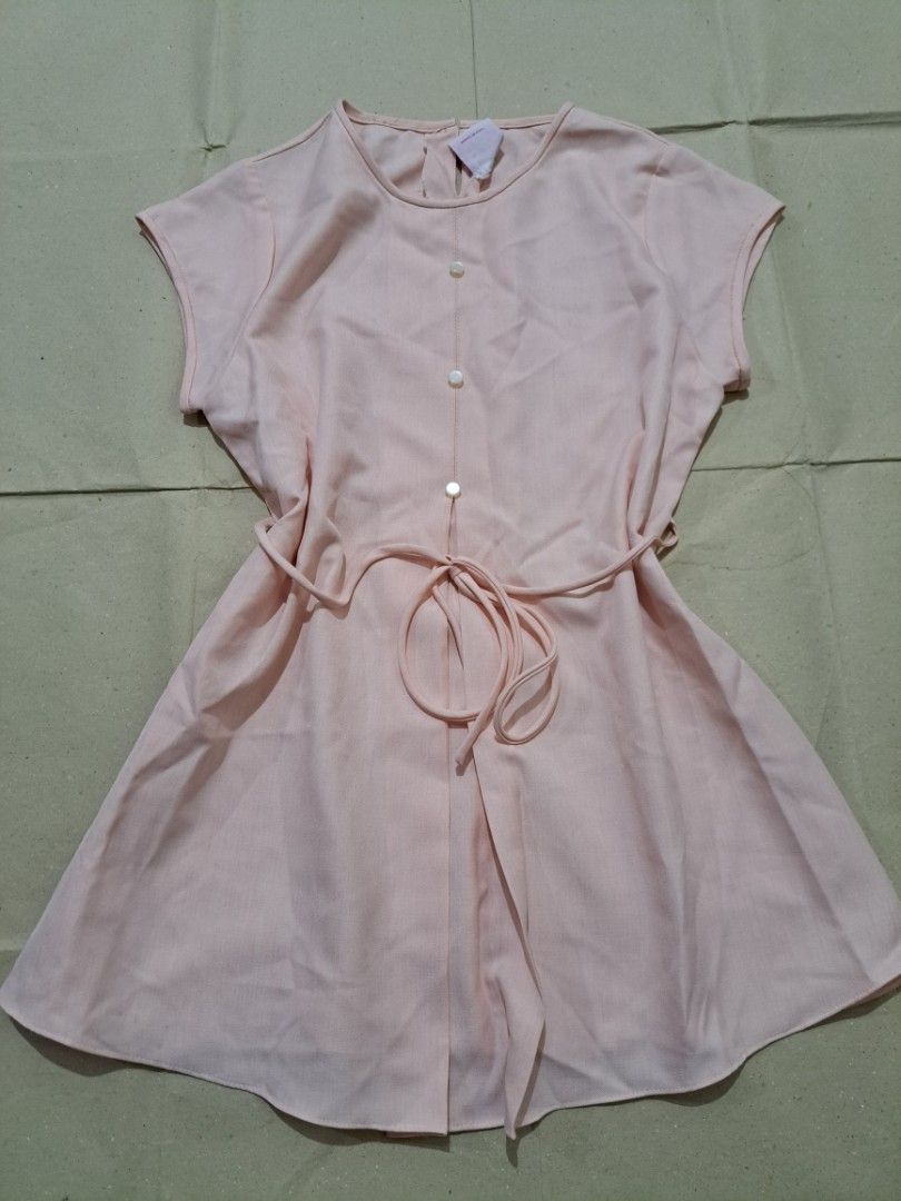 Buntis Maternity blouse light pink with ribbon (Category: Maternity wear) located in Caloocan City. Submitted by mama_mia20 (Listing ID 1430200781, Image 1). Description: message me for more information no bogus buyers pls ty.