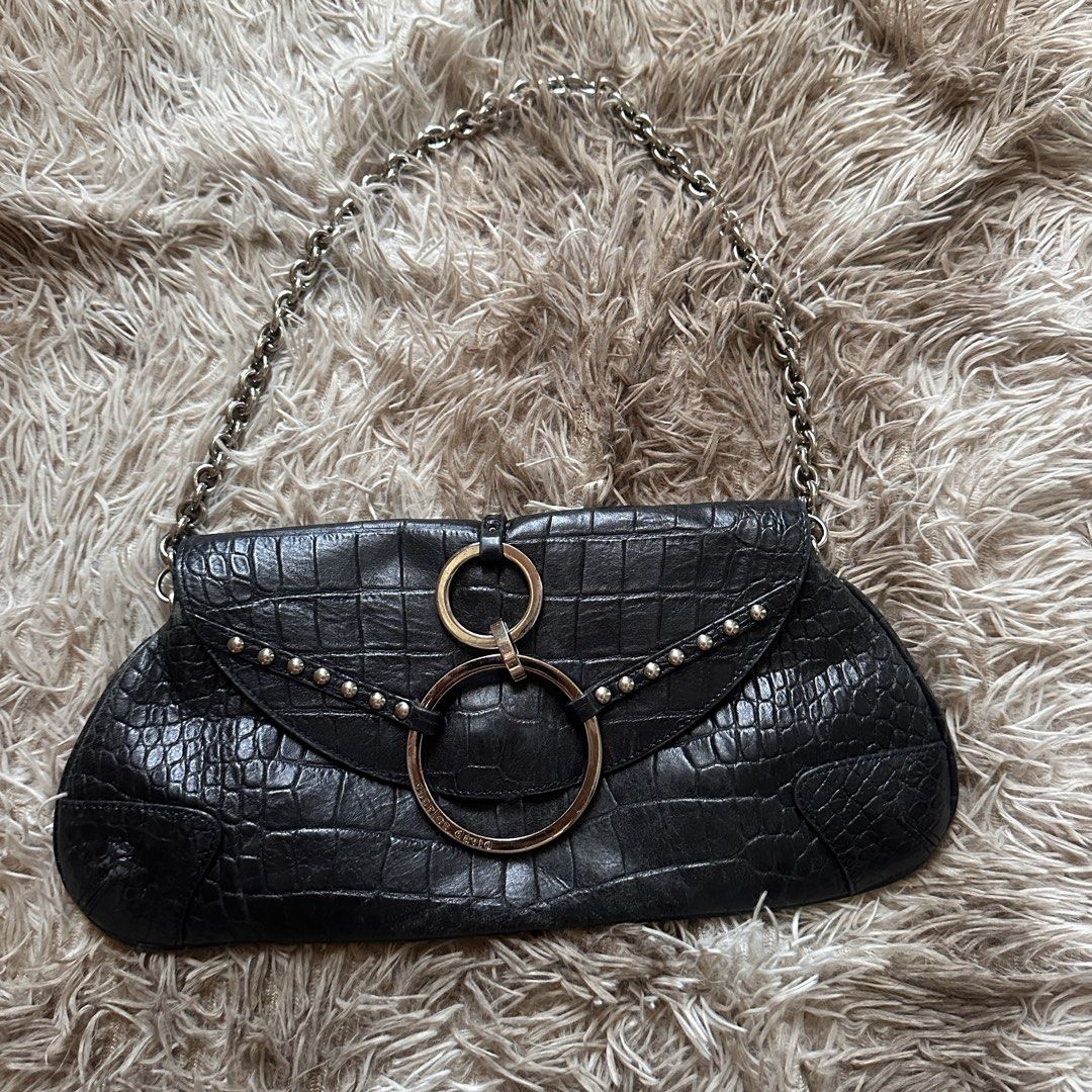Charles David Black Clutch Bag (Category: Luxury Bags & Wallets) located in Makati City. Submitted by tatiiix (Listing ID 1430139267, Image 1). Description: Vintage Charles David Bag! I love this but I've already outgrown the bag. This has lots of space, making it perfect for night outs! :) Hit me up for more details! .