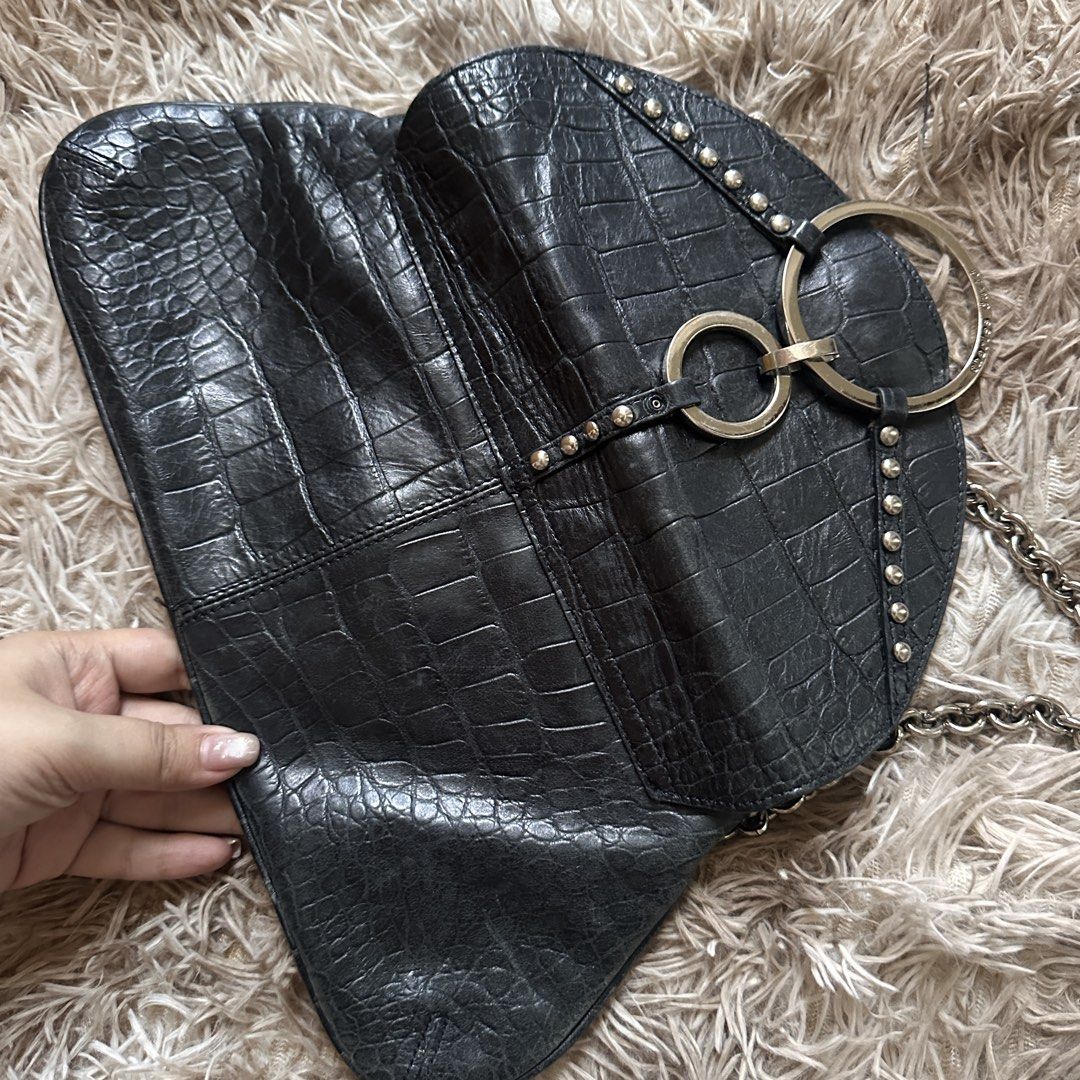 Charles David Black Clutch Bag (Category: Luxury Bags & Wallets) located in Makati City. Submitted by tatiiix (Listing ID 1430139267, Image 2). Description: Vintage Charles David Bag! I love this but I've already outgrown the bag. This has lots of space, making it perfect for night outs! :) Hit me up for more details! .