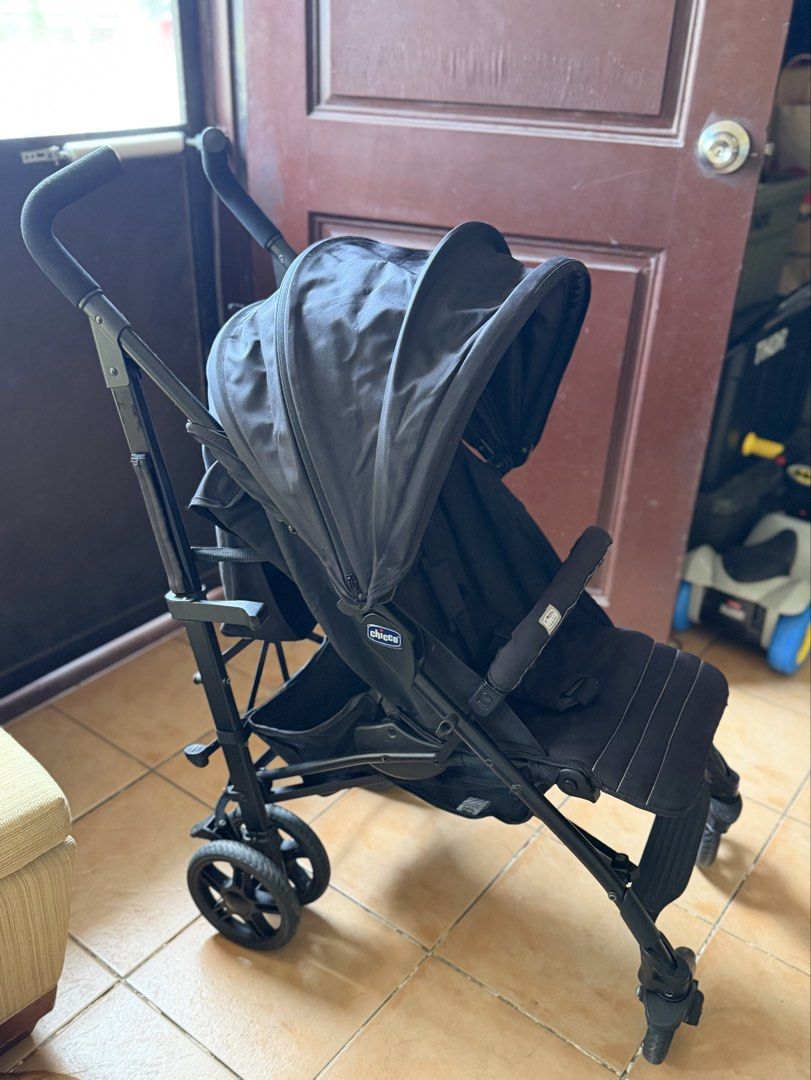Chicco Liteway 4 Stroller - Jet Black (Category: Strollers) located in Taguig. Submitted by malditalovespurple (Listing ID 1430075168, Image 1). Description: ☑️GUARANTEED AUTHENTIC ☑️Brand new price range between 9k-11k (depends if you buy it at the physical store or online platform) ☑️Selling very low kasi hindi nasanay mag stroller yung baby ko. ☑️There will be minor signs of usage but nonetheless can be considered like new. 📍Shipping fee/Deli