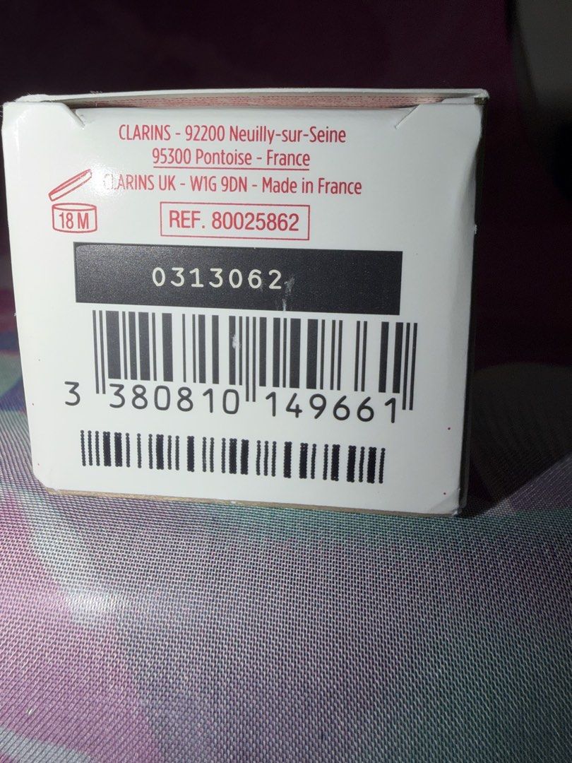Clarins Double Serum 30ml (Category: Face Care) located in Mandaluyong City. Submitted by pattiepie555 (Listing ID 1430075888, Image 2). Description: This is the holy grail of facial serums. It effectively removes discolorations caused by sun damage. It is made of 95% naturally sourced ingredients, containing 22 powerful plant extracts. Guaranteed brand new & 100% authentic. This sells for P5,900 in retail stores.