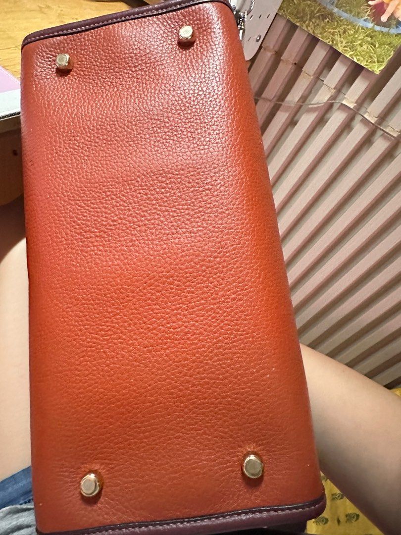 Coach dempsey tote (Category: Luxury Bags & Wallets) located in Tandag. Submitted by kawaiispreloved (Listing ID 1430032139, Image 3). Description: Malaki to.