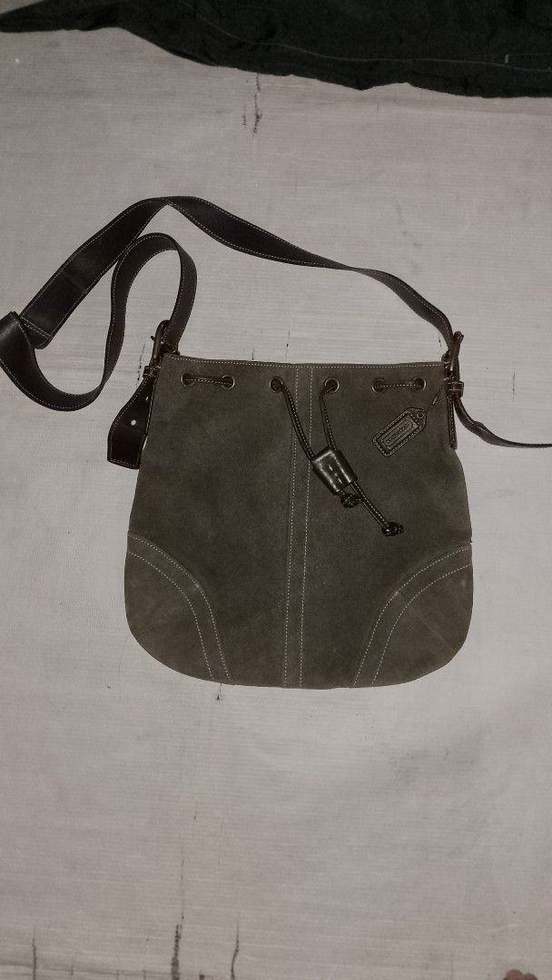 Coach Drawstring Crossbody Bag (Category: Luxury Bags & Wallets) located in Rizal. Submitted by akosilelouh71119 (Listing ID 1430191382, Image 1). Description: vintages coach drawstring cross body bag well use bot in good. condition .
