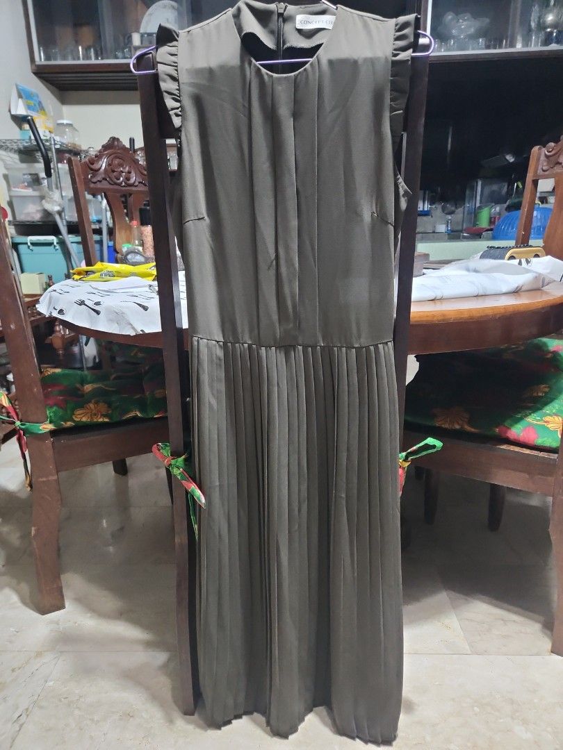 Concept Club Pleated Dress (Category: Dresses) located in Makati City. Submitted by fairytale8888 (Listing ID 1430162337, Image 1). Description: Brand New without tag Never been used clean and ready to use.