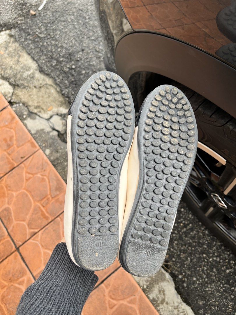 Cream and Black Bow Flats (Category: Flats) located in Sungai Buloh. Submitted by pinkyploveddd (Listing ID 1430056519, Image 2). Description: Pakai sekali je With box .