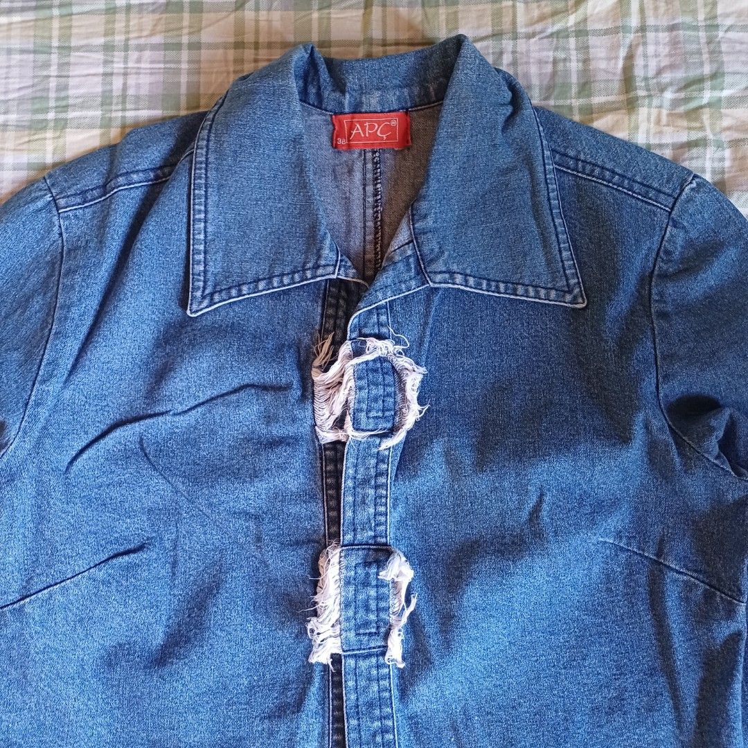 Cropped Denim Jacket (Category: Coats, Jackets and Outerwear) located in Paranaque City. Submitted by izzysellsph (Listing ID 1430108591, Image 2). Description: rfs: decluttering loc: Parañaque City mod: lalamove (sf shouldered by buyer)/gogox/j&t mop: gcash/bdo.