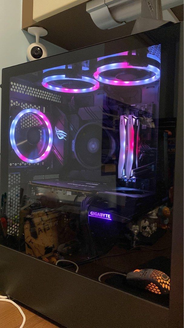 Custom Gaming PC with RGB Lighting419588216351641600