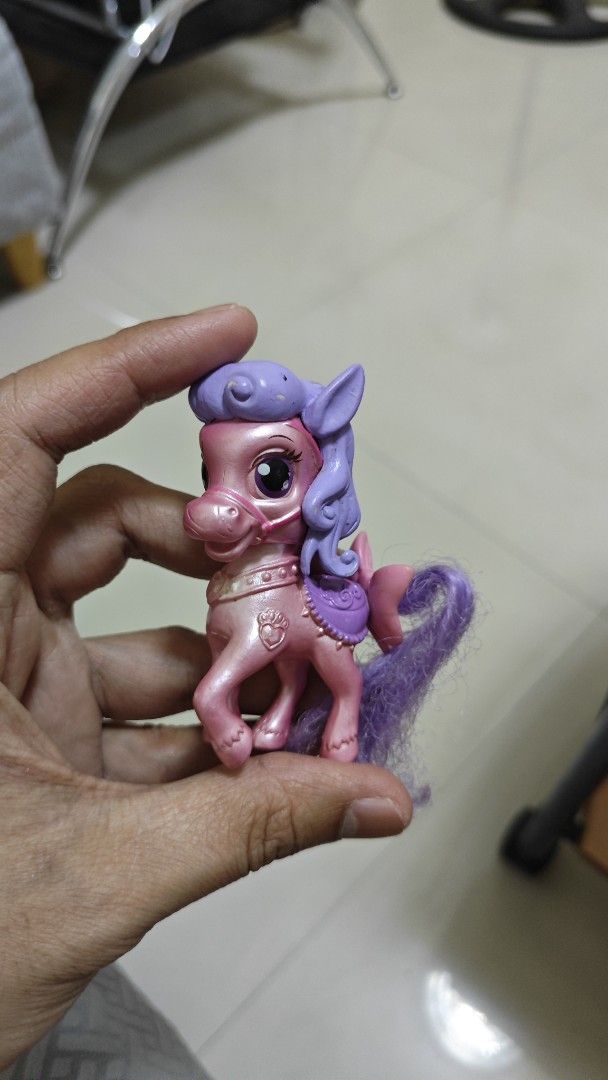 Cute Unicorn and Pony Toy Figures (Category: Figurines & Statues) located in Manila. Submitted by skyreva (Listing ID 1430159915, Image 2). Description: Set of toy figures featuring a unicorn, a sloth, and two pony figures. . These figures are suitable for play or display..