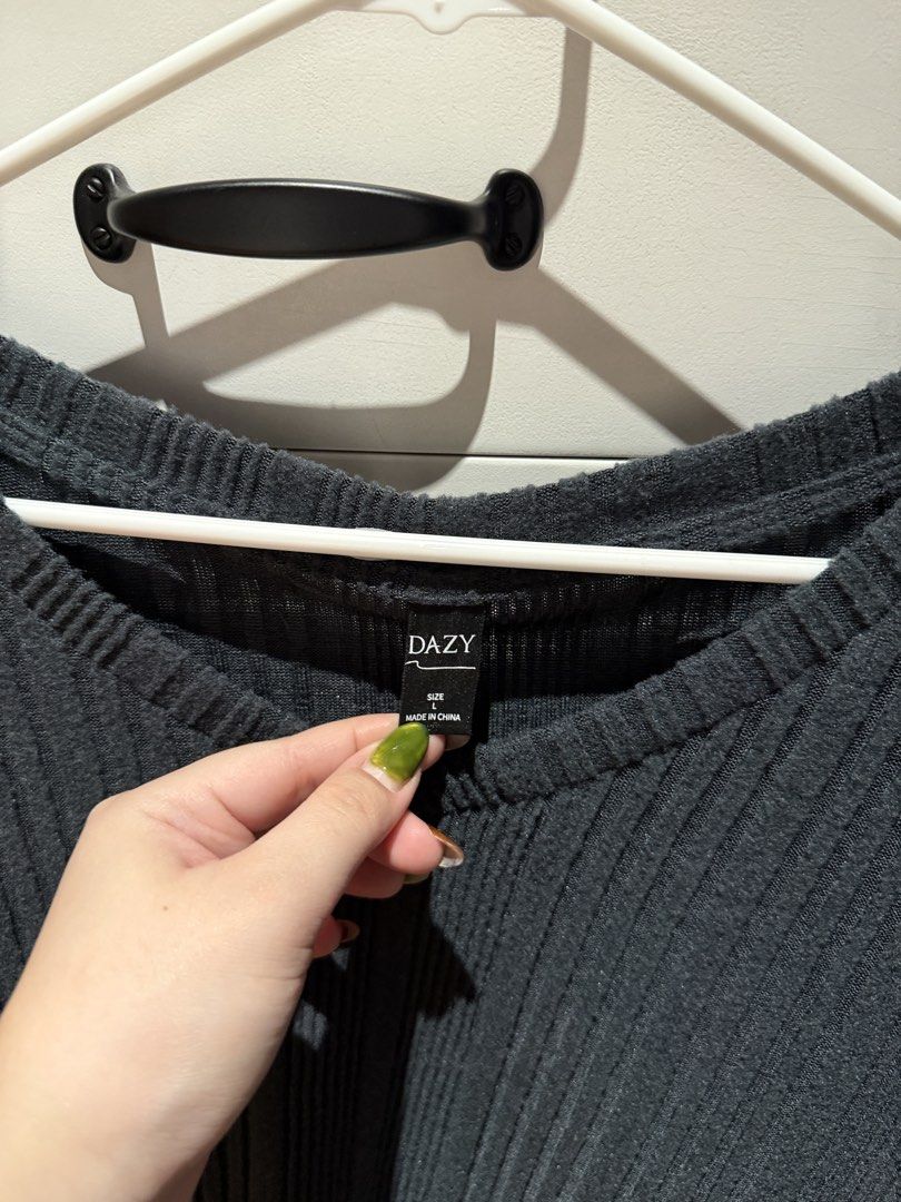 DAZY V-Neck Cropped Sweater (Category: Coats, Jackets and Outerwear) located in Mandaluyong City. Submitted by msgz08 (Listing ID 1430200207, Image 2). Description: .