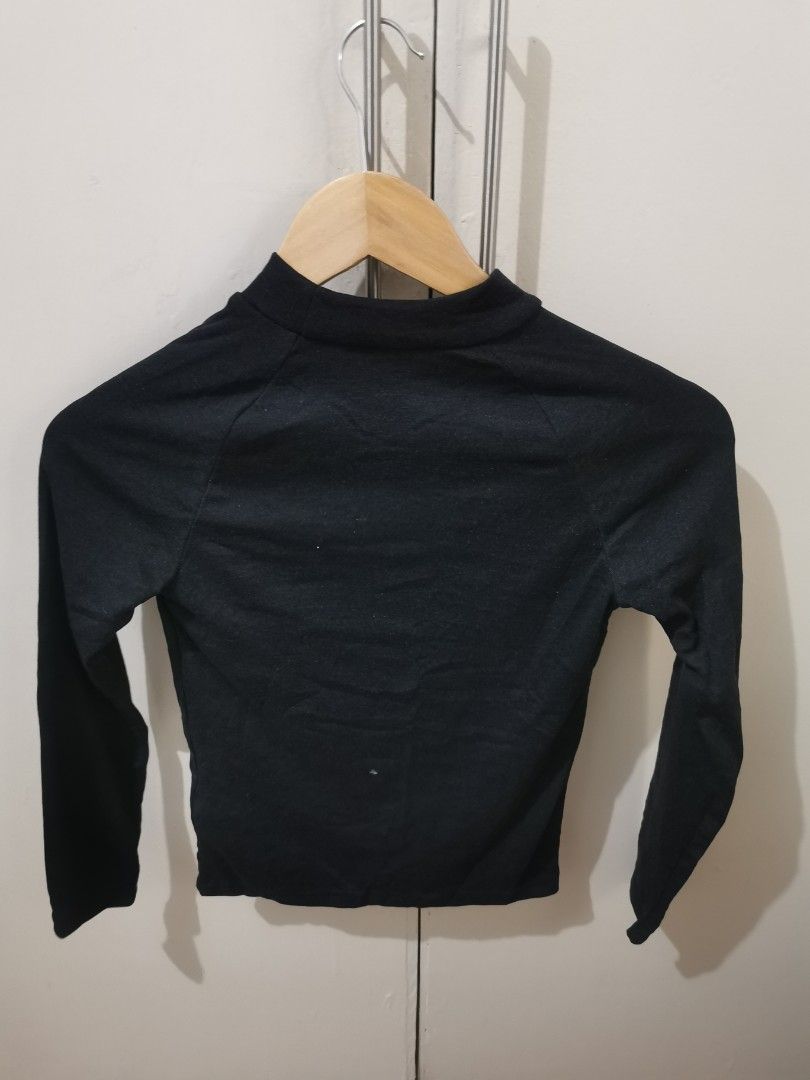 Decathlon warmer 12Y on tag (Category: Babies & Kids Fashion) located in Quezon City. Submitted by declutter68112 (Listing ID 1430119853, Image 3). Description: Decathlon 12Y on tag.
