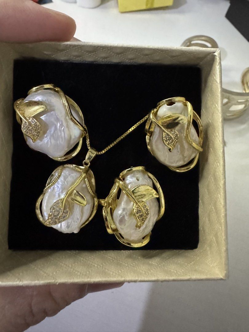 EARL Palawan Pearl Jewelry Set (Category: Necklaces) located in Malabon City. Submitted by jessibells (Listing ID 1430200476, Image 1). Description: Elegant jewelry set from EARL featuring Palawan pearls. The set includes a necklace and a pair of earrings. The pearls are set in gold-colored frames with leaf accents. The set comes in its original box. A beautiful and unique accessory for any occasion..