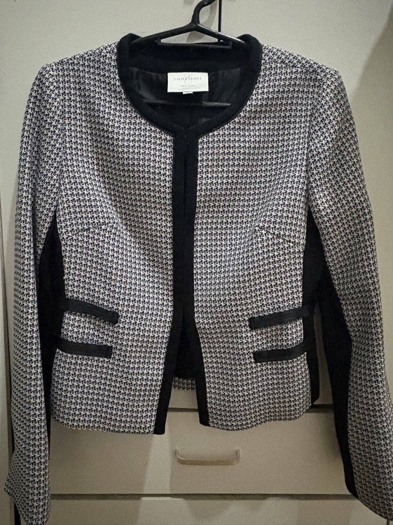 Emma James New York Blazer Size 7 (Category: Coats, Jackets and Outerwear) located in Paranaque City. Submitted by handledwcare (Listing ID 1430131397, Image 1). Description: .