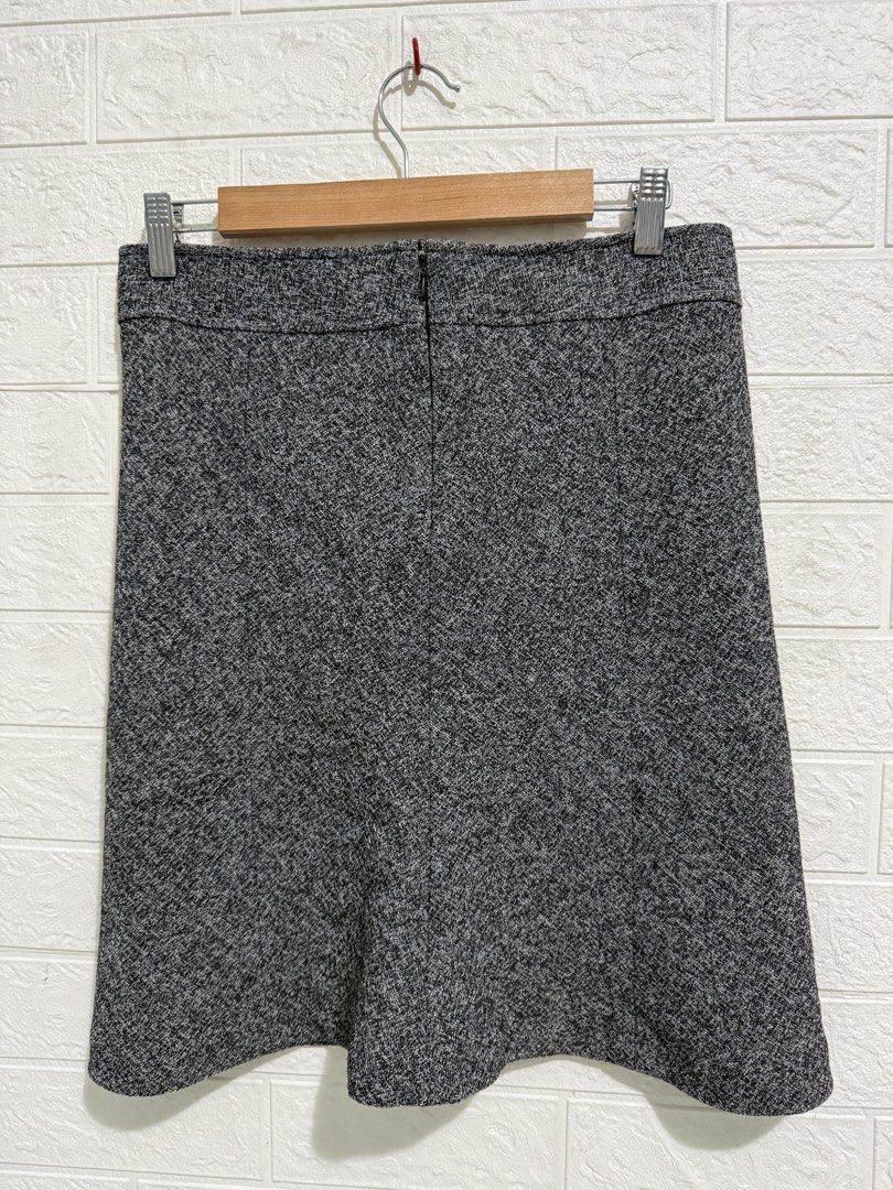 Essenxa Tweed Skirt Size 28 (Category: Skirts) located in Mandaluyong City. Submitted by ecowarriorph (Listing ID 1430188572, Image 2). Description: Size: 28 In very good condition. No flaws. Color: Combination of Black white & gray RFS: Decluttering .